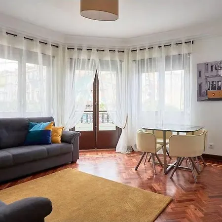 Apartament Corner House *